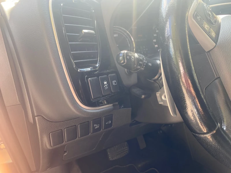 Mitsubishi Outlander, снимка 6 - Автомобили и джипове - 52878145
