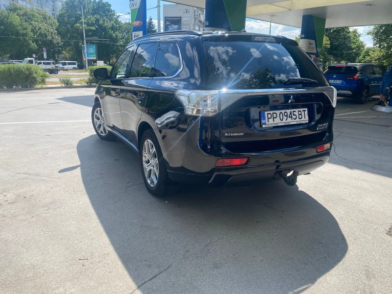 Mitsubishi Outlander, снимка 4 - Автомобили и джипове - 52878145