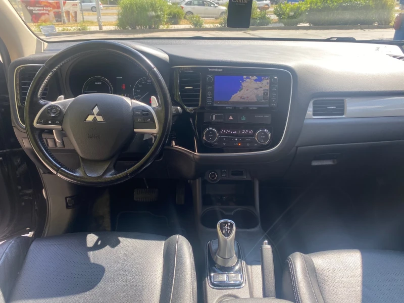 Mitsubishi Outlander, снимка 8 - Автомобили и джипове - 52878145