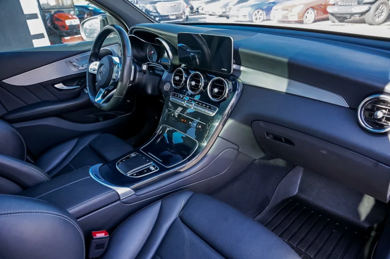 Mercedes-Benz GLC 300 2022* AMG PACK* NIGHT PACK* FACELIFT* PANO* KEYLES, снимка 8 - Автомобили и джипове - 52474319
