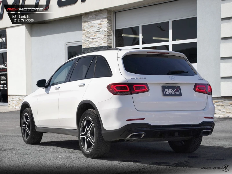 Mercedes-Benz GLC 300 2022* AMG PACK* NIGHT PACK* FACELIFT* PANO* KEYLES, снимка 4 - Автомобили и джипове - 52474319