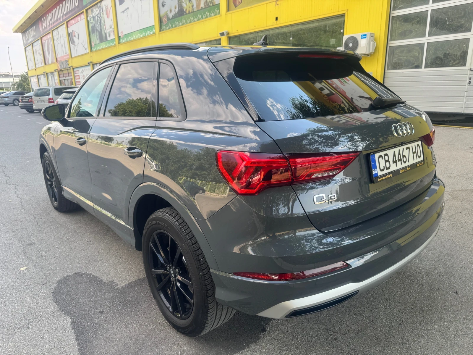 Audi Q3 45TFSI* QUATTRO* ПАНО* LED* DIGITAL* ПОДГРЕВ* КАМЕ - изображение 4