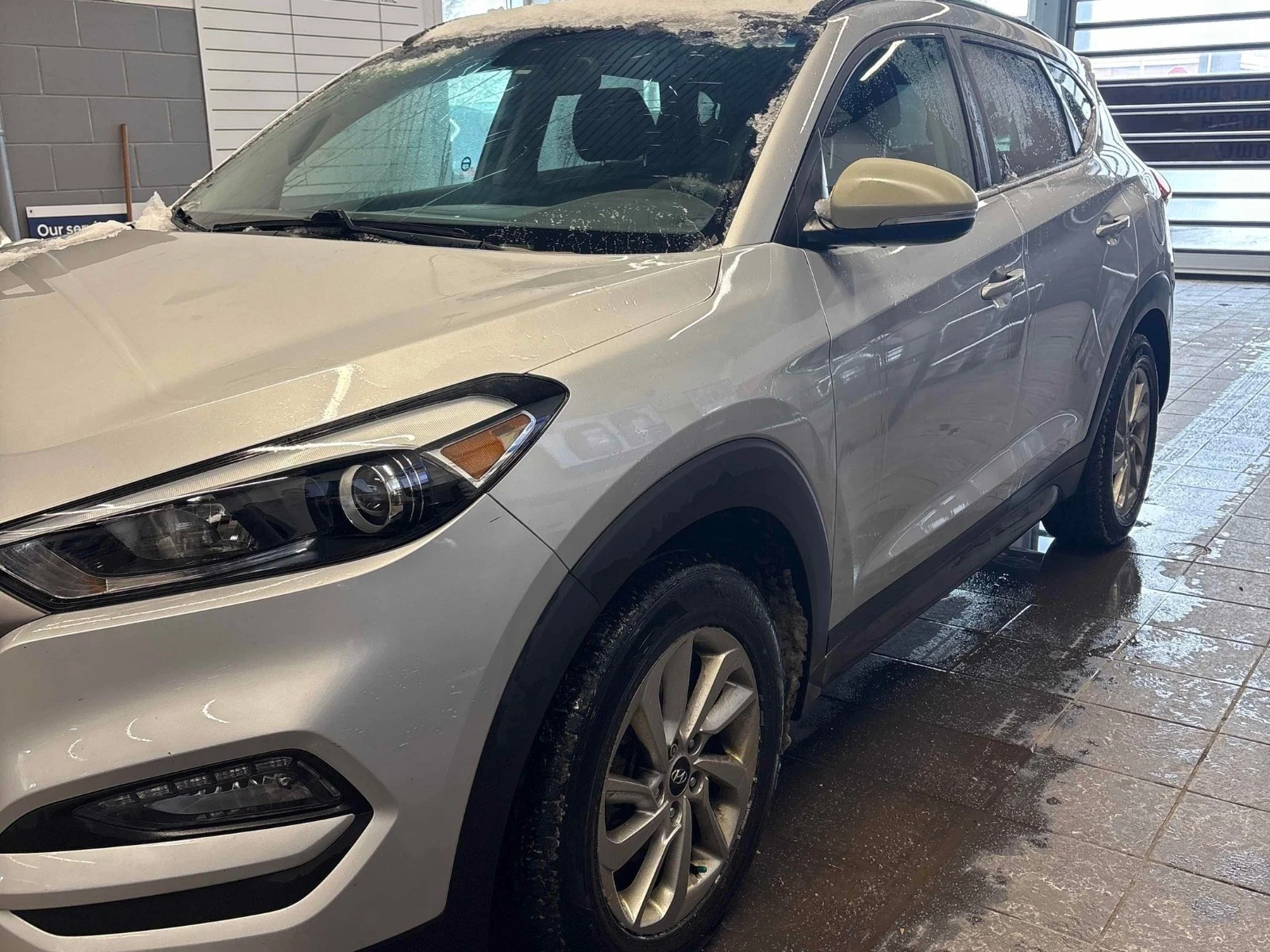 Hyundai Tucson Luxury С РЕГИСТРАЦИЯ & АВТО КРЕДИТ - изображение 2