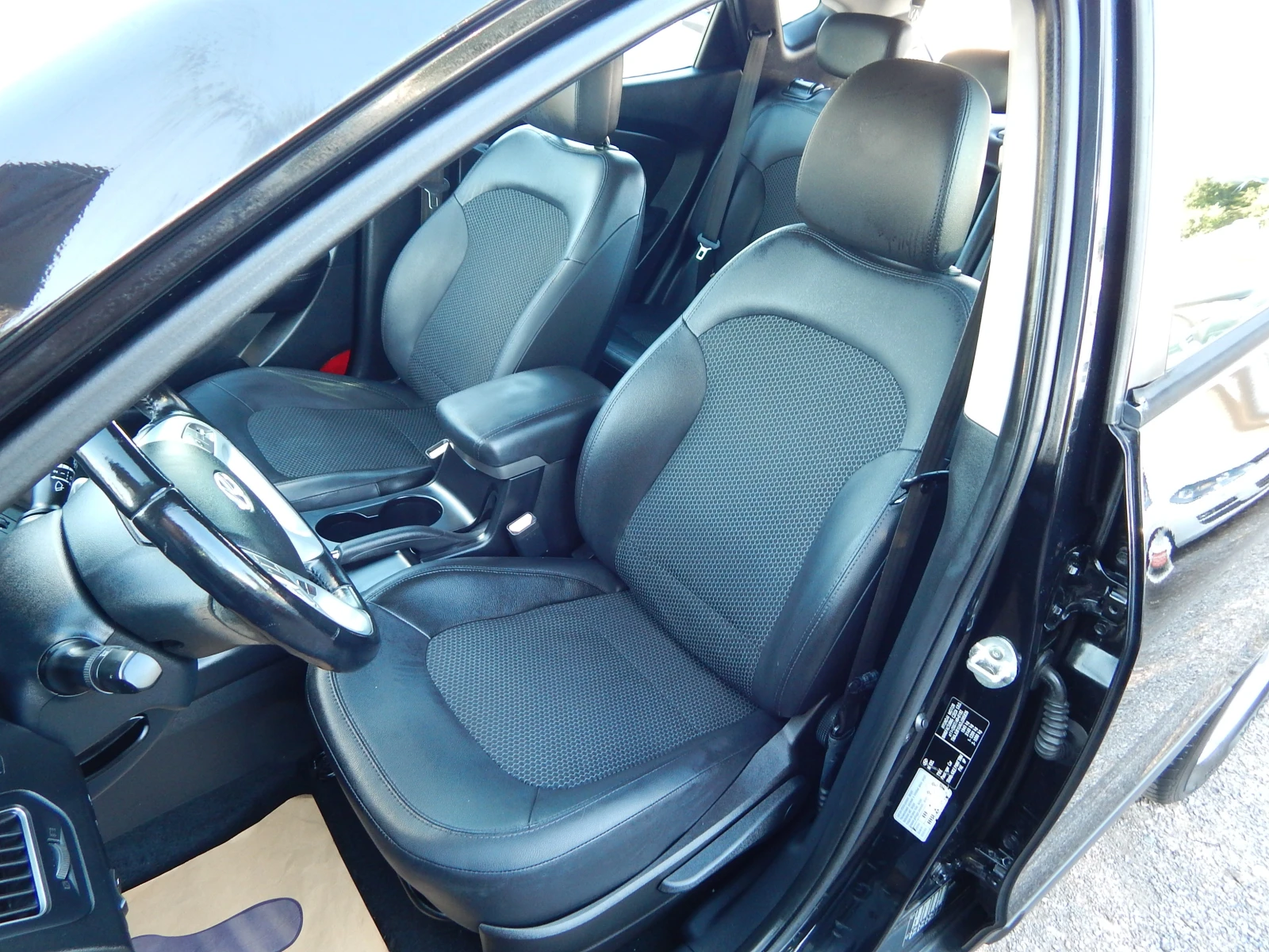 Hyundai IX35 1.7CRDI* СЕРВИЗНИ ДОКУМЕНТИ* , снимка 11 - Автомобили и джипове - 54908993