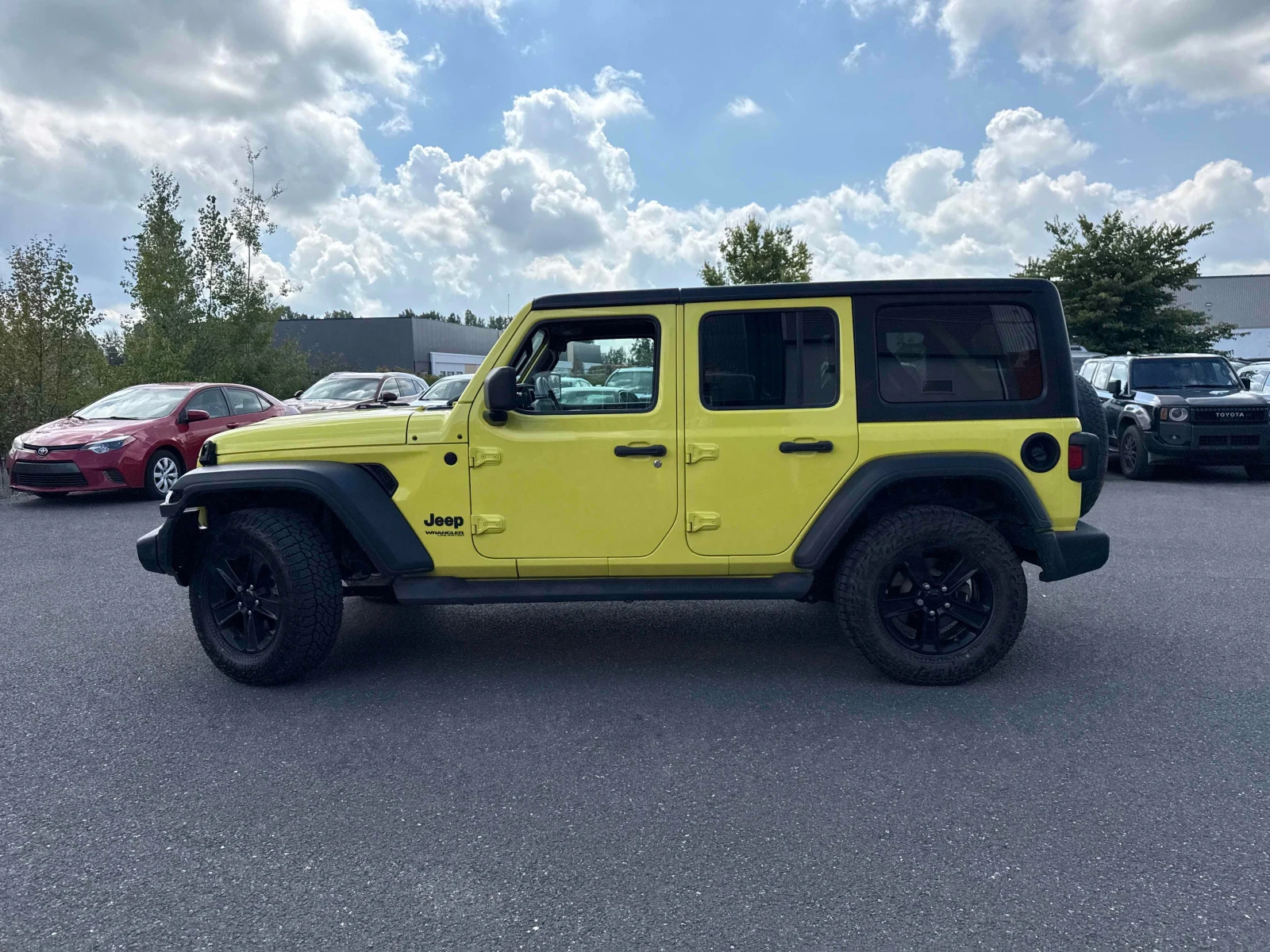 Jeep Wrangler Unlimited Sport Altitude / Carfax / Автокредит , снимка 14 - Автомобили и джипове - 56001630