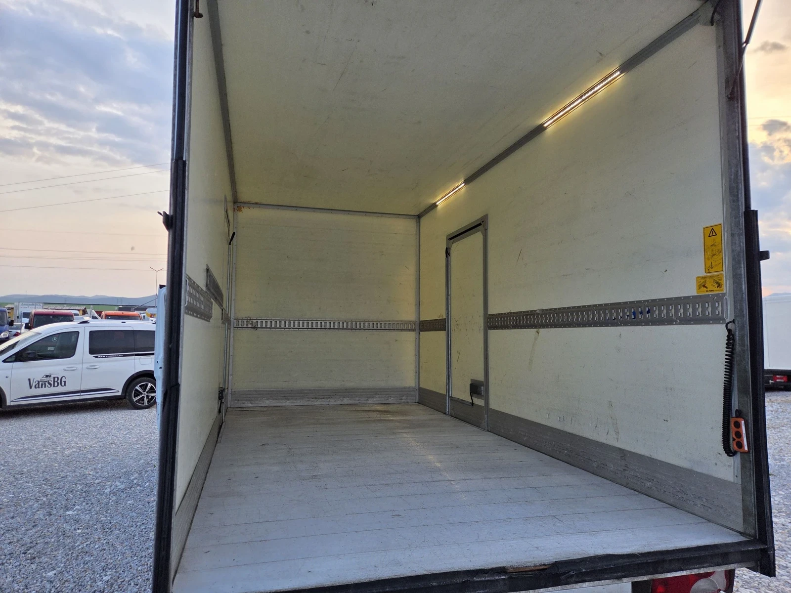 Mercedes-Benz Sprinter 316 CDI, Климатик, Евро 6, П.борд, Две странични врати, снимка 14 - Бусове и автобуси - 53710834