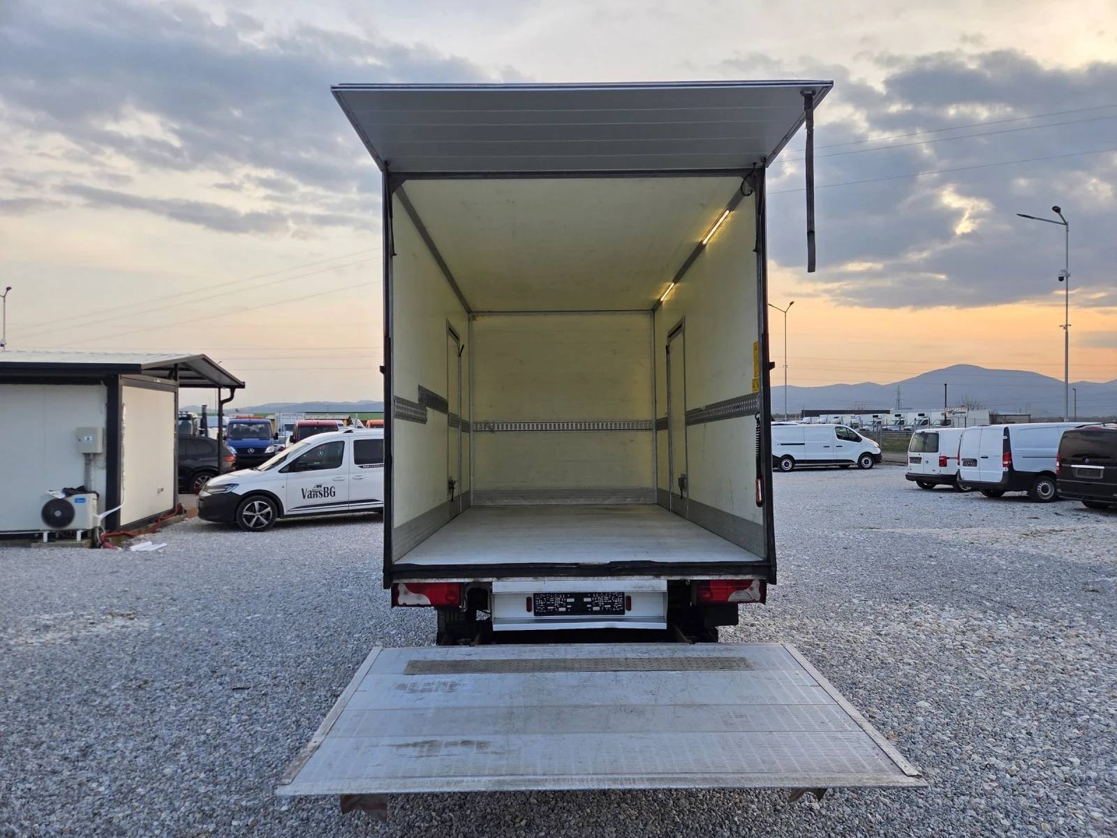 Mercedes-Benz Sprinter 316 CDI, Климатик, Евро 6, П.борд, Две странични врати, снимка 13 - Бусове и автобуси - 53710834