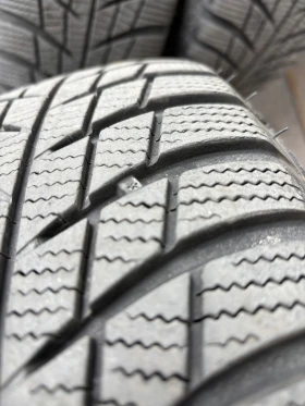 Гуми Зимни 215/65R17, снимка 4