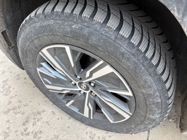 Гуми Зимни 215/65R17, снимка 8 - Гуми и джанти - 53233766