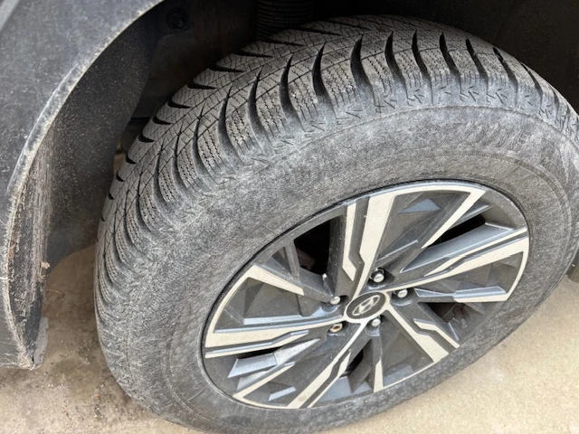 Гуми Зимни 215/65R17, снимка 6 - Гуми и джанти - 53233766