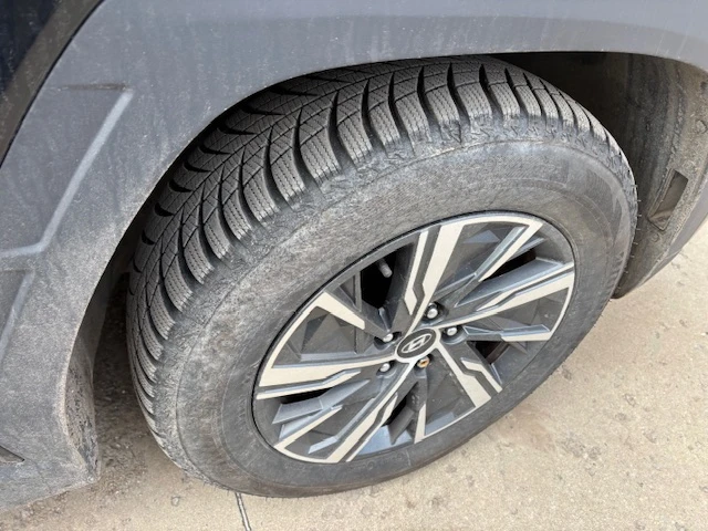 Гуми Зимни 215/65R17, снимка 7 - Гуми и джанти - 53233766