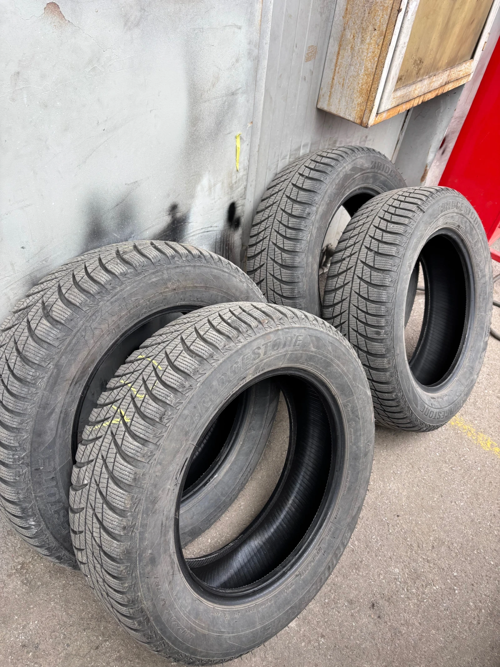 Гуми Зимни 215/65R17