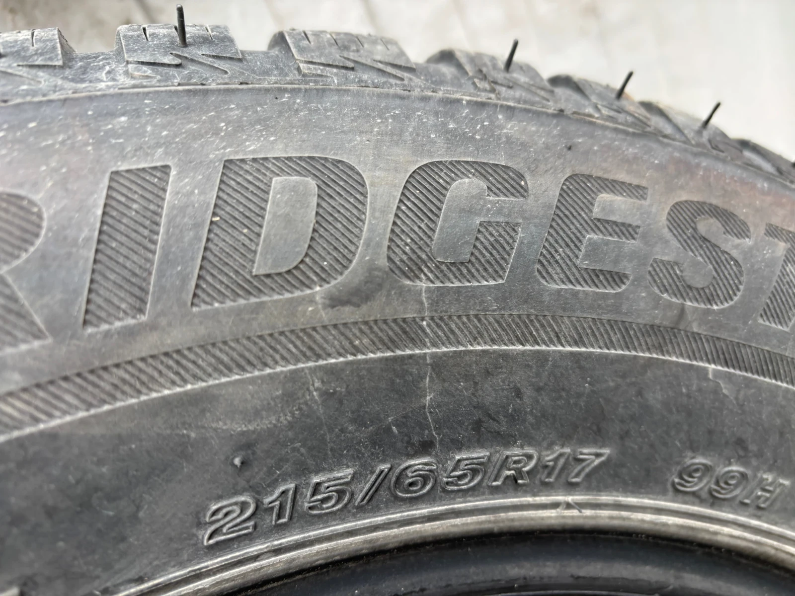 Гуми Зимни 215/65R17, снимка 2 - Гуми и джанти - 54228837