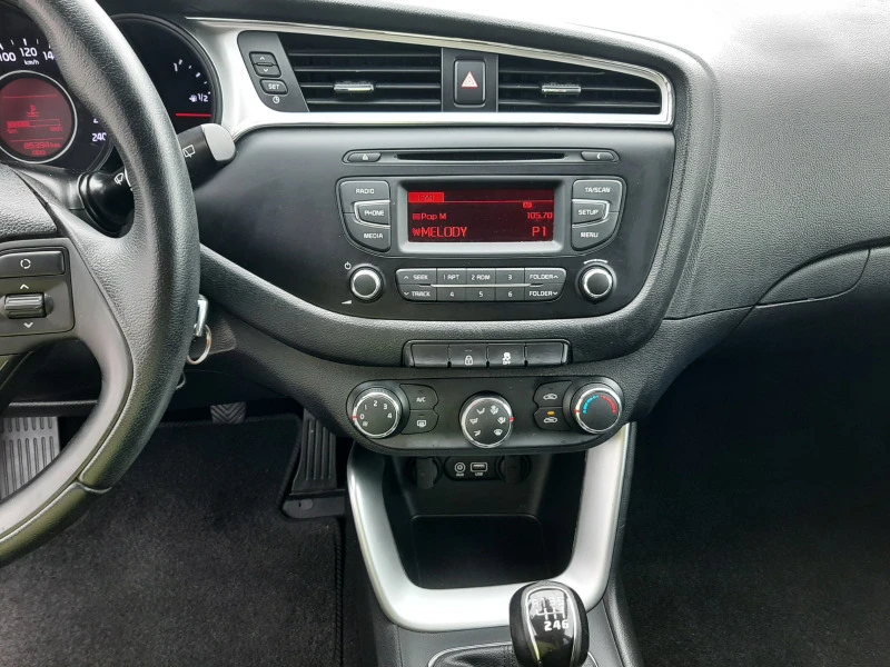 Kia Ceed 1.4i 100кс 85000км!!!, снимка 14 - Автомобили и джипове - 46359705