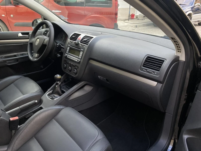 VW Golf 1.9 Tdi, снимка 12 - Автомобили и джипове - 47466358