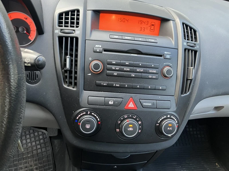 Kia Ceed 1.4 16v, снимка 8 - Автомобили и джипове - 52498570