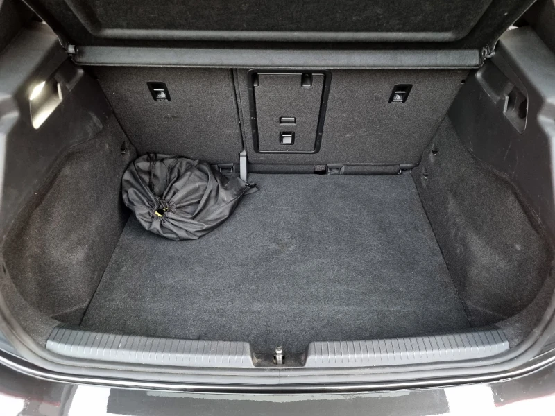 VW ID.3 Гаранционна 204 к.с./62 kwh/450км/1st/LED/, снимка 13 - Автомобили и джипове - 53138251