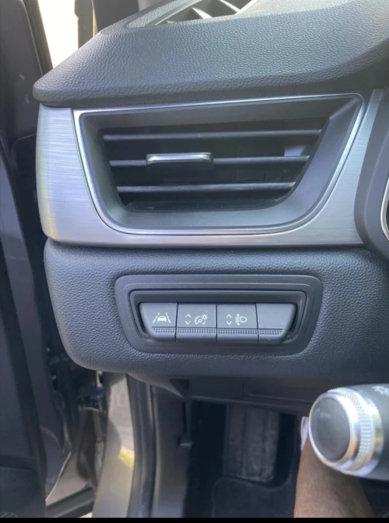 Renault Captur, снимка 12 - Автомобили и джипове - 53167500