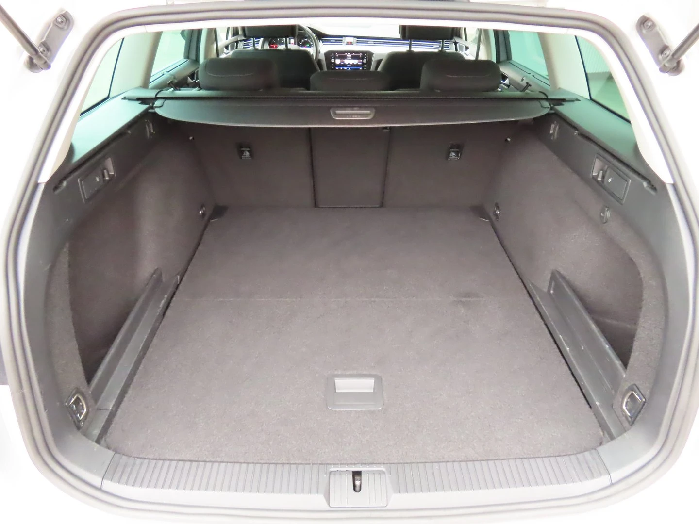 VW Passat Business 2.0 TDI SCR DSG - изображение 4