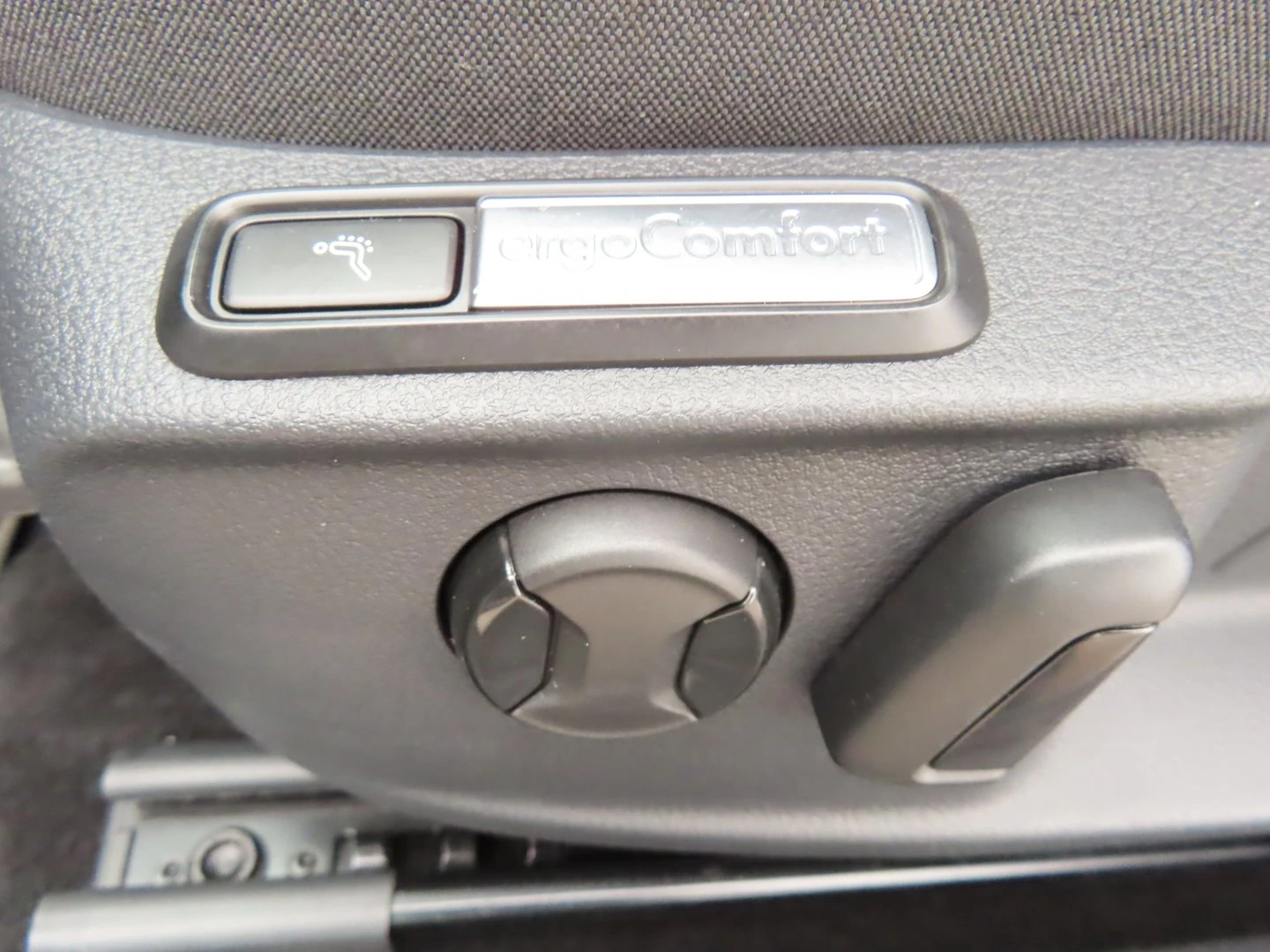 VW Passat Business 2.0 TDI SCR DSG - изображение 6