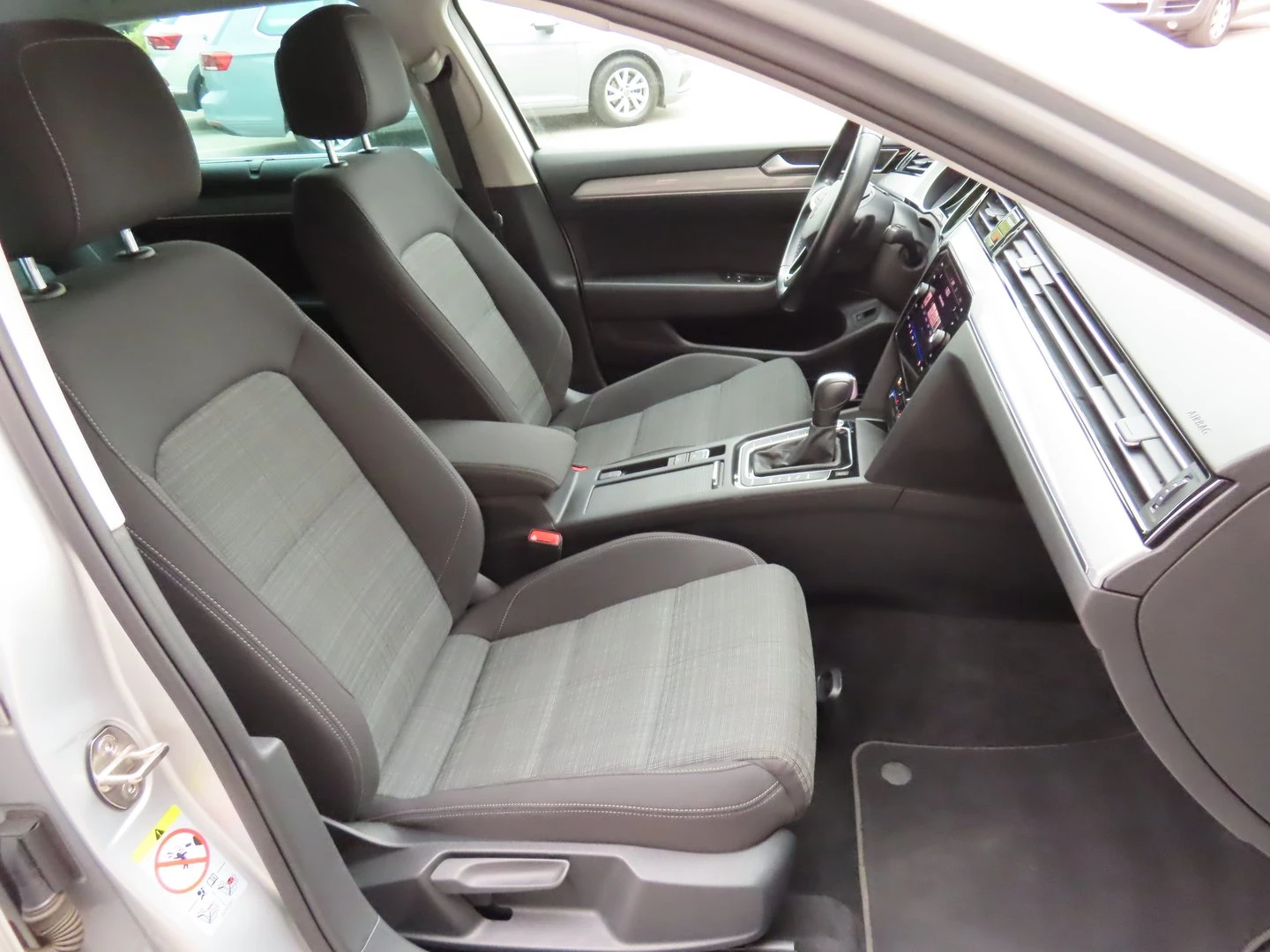 VW Passat Business 2.0 TDI SCR DSG - изображение 7