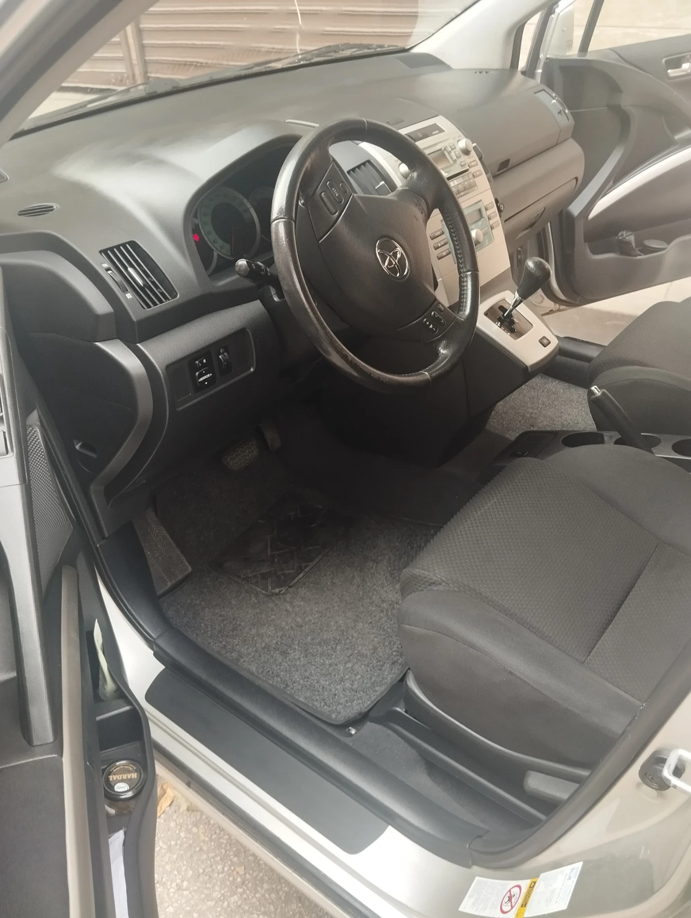 Toyota Corolla verso  - изображение 6