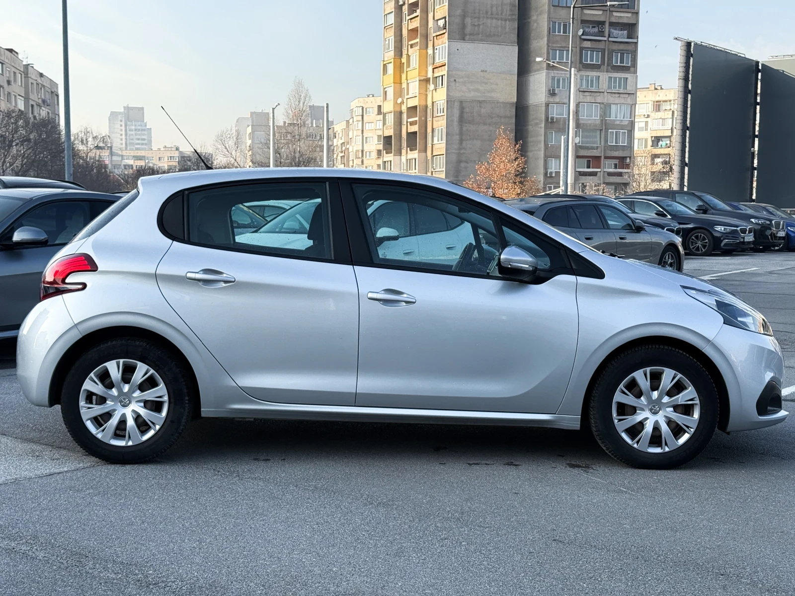 Peugeot 208 1.2 PureTech * 82p.s * Facelift * От България - изображение 4