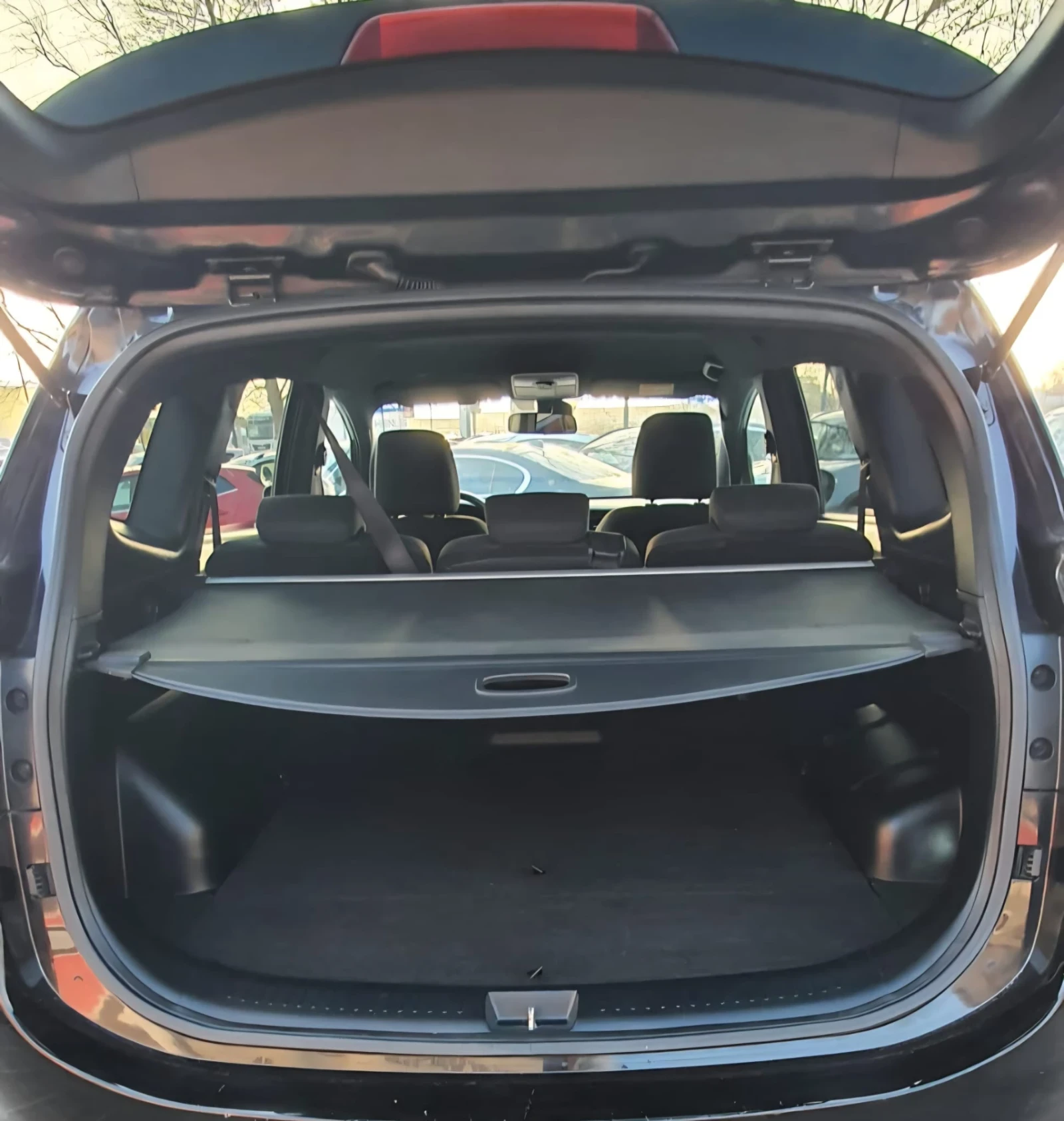 Kia Carens 1.7CRDI NAVI CLASSIC, снимка 9 - Автомобили и джипове - 53843702