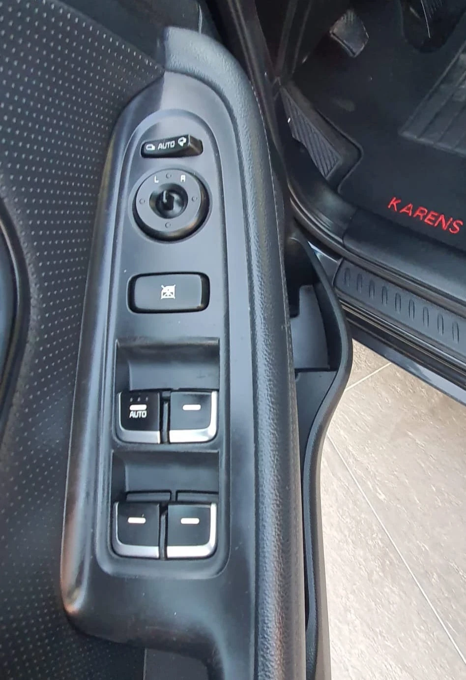 Kia Carens 1.7CRDI NAVI CLASSIC, снимка 13 - Автомобили и джипове - 53843702