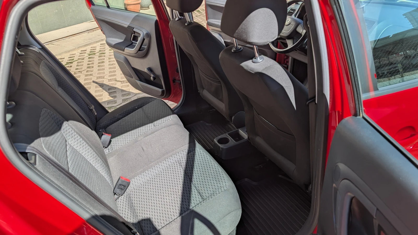 Skoda Fabia 1.6tdi, снимка 8 - Автомобили и джипове - 53850009