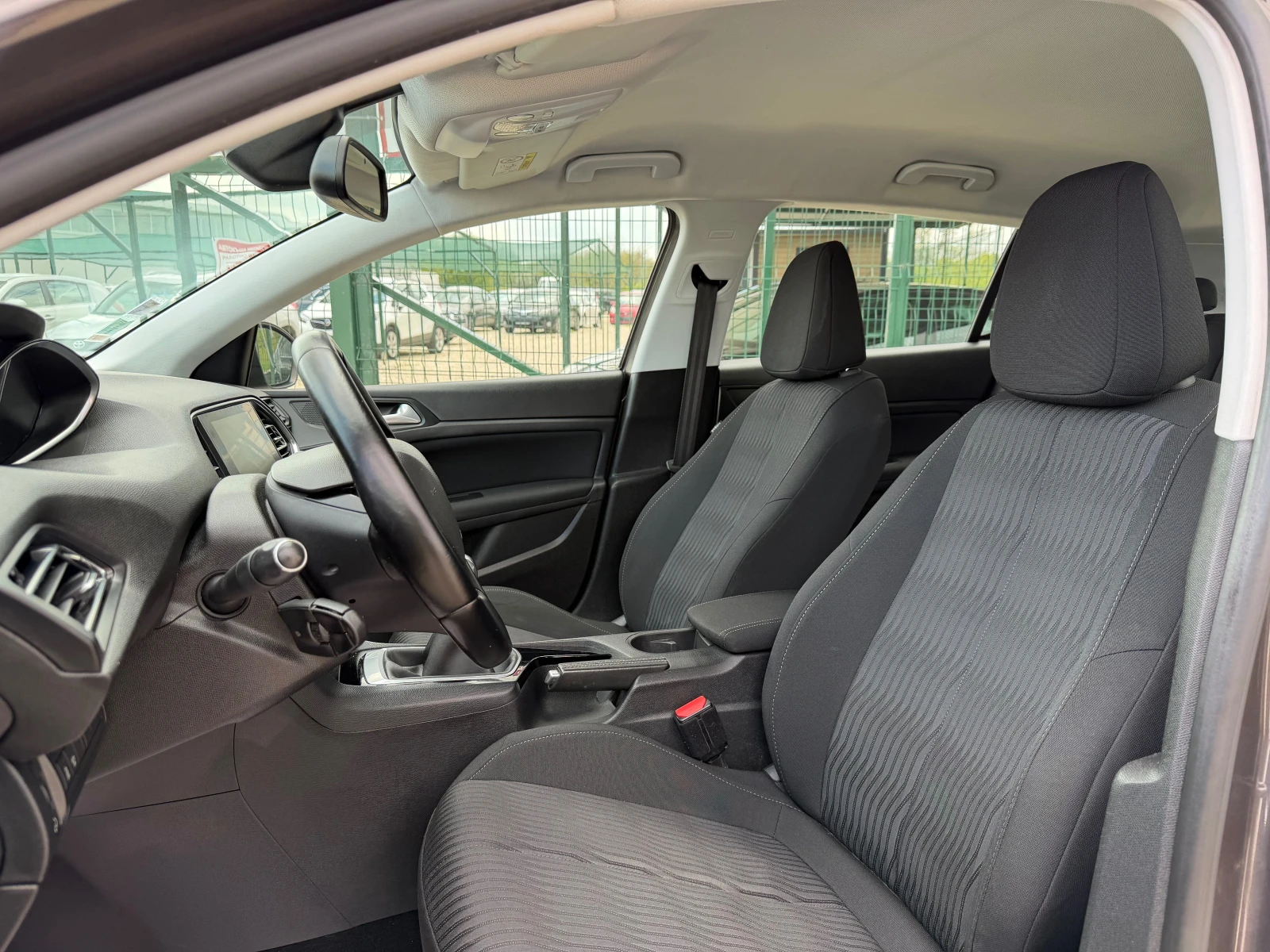 Peugeot 308 1.6HDi/116p.s-5 vrati/Navi!!! | Mobile.bg � ����������� 10