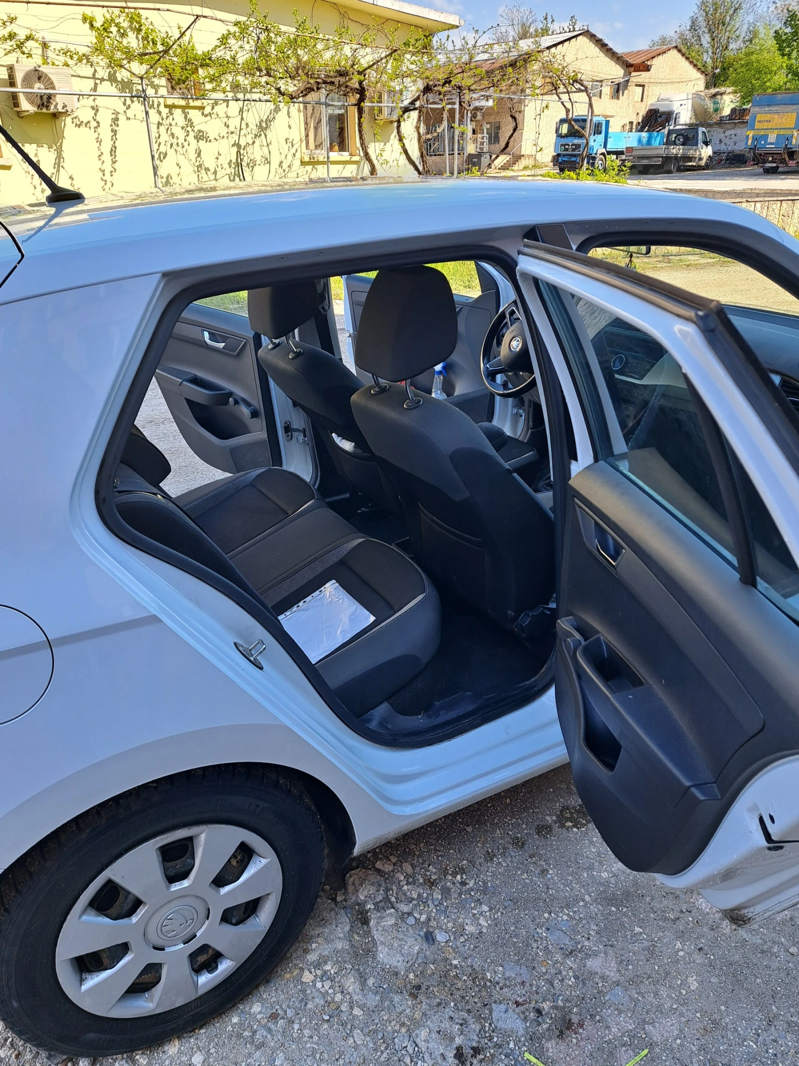 Skoda Fabia, снимка 7 - Автомобили и джипове - 54438378