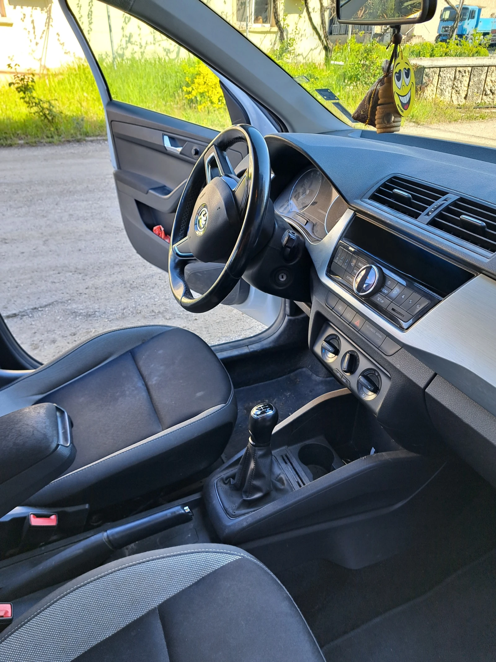 Skoda Fabia, снимка 8 - Автомобили и джипове - 54438378