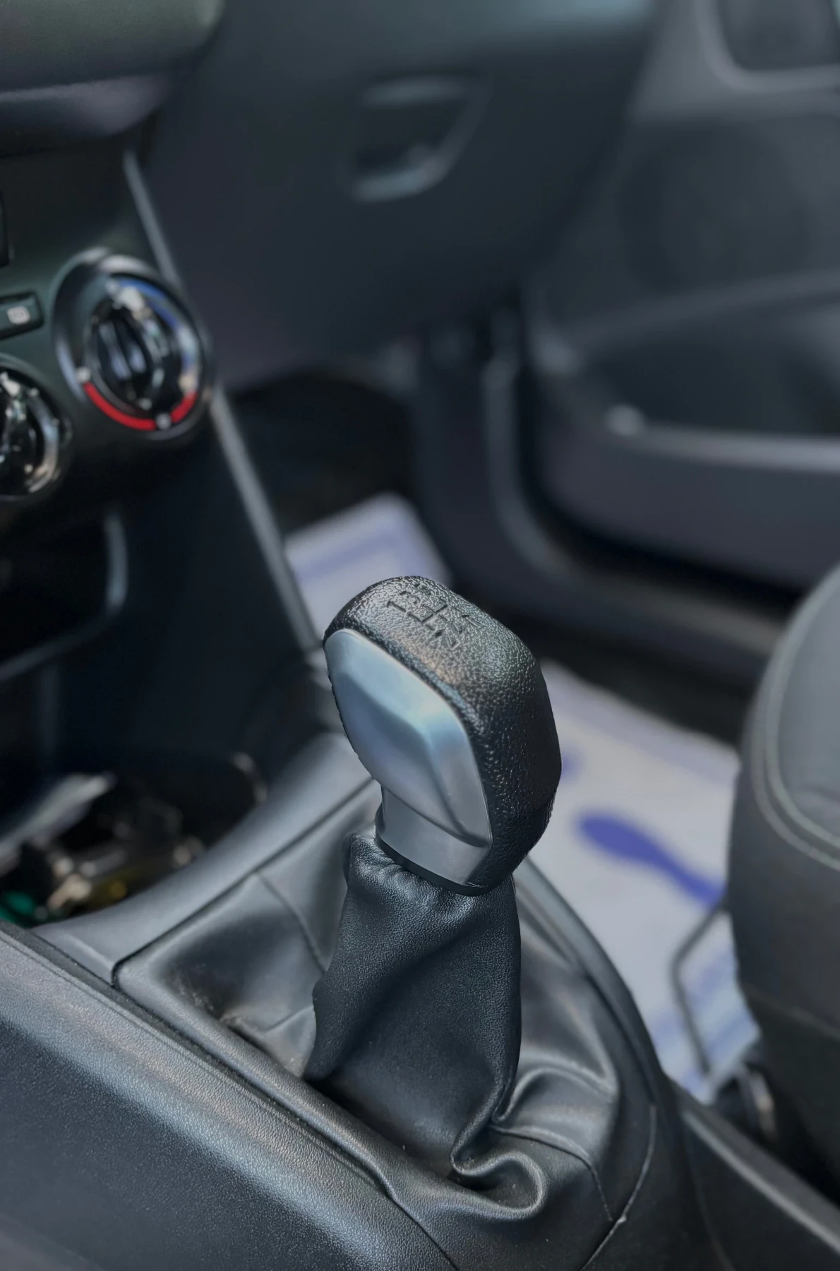 Peugeot 208 1.4HDI * КЛИМАТИК* СОБСТВЕН ЛИЗИНИГ* , снимка 13 - Автомобили и джипове - 54672983