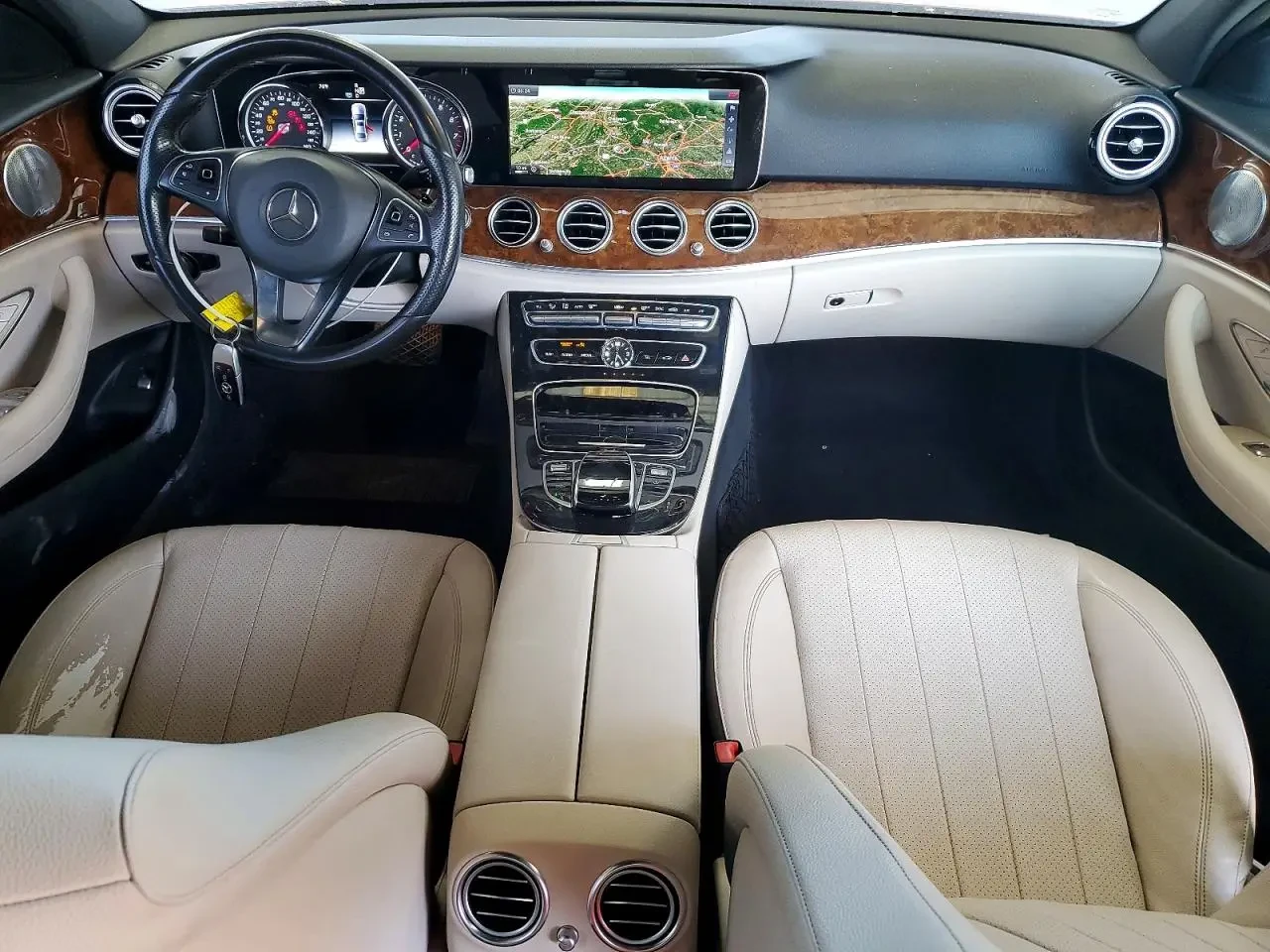 Mercedes-Benz E 300 4MATIC, снимка 8 - Автомобили и джипове - 54698240
