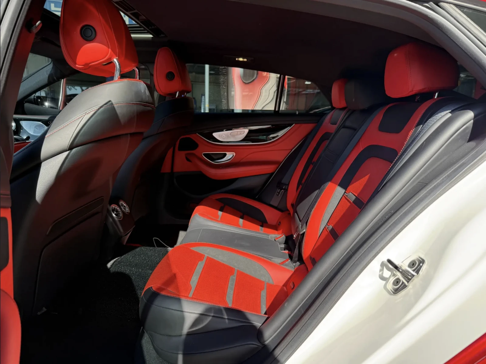Mercedes-Benz AMG GT АВТОКРЕДИТ* BURMASTER* HEAD-UP* ОБДУХВАНЕ* 360* , снимка 9 - Автомобили и джипове - 54779674