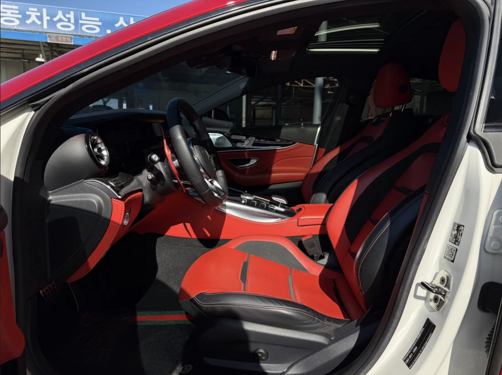 Mercedes-Benz AMG GT АВТОКРЕДИТ* BURMASTER* HEAD-UP* ОБДУХВАНЕ* 360* , снимка 8 - Автомобили и джипове - 54779674