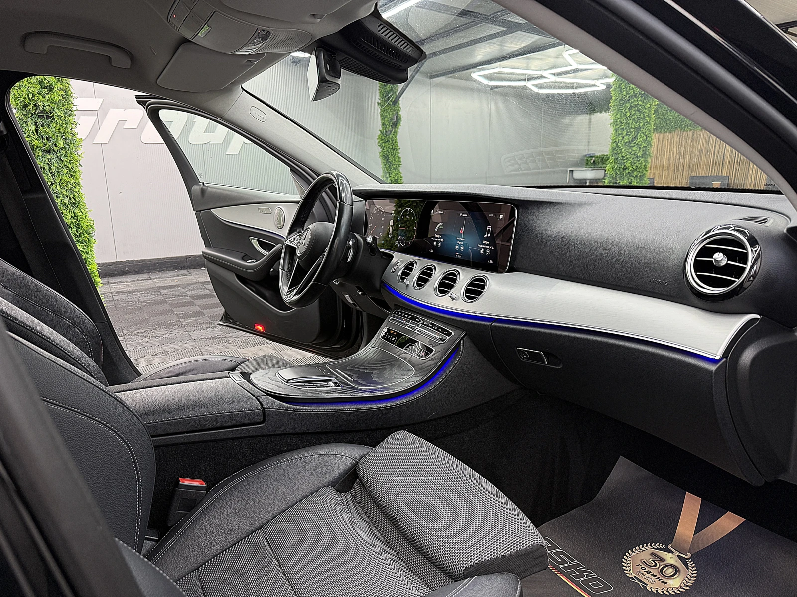 Mercedes-Benz E 220 AMG-line/Facelift/DIGITAL/9gt/СОБСТВЕН ЛИЗИНГ, снимка 10 - Автомобили и джипове - 55085410