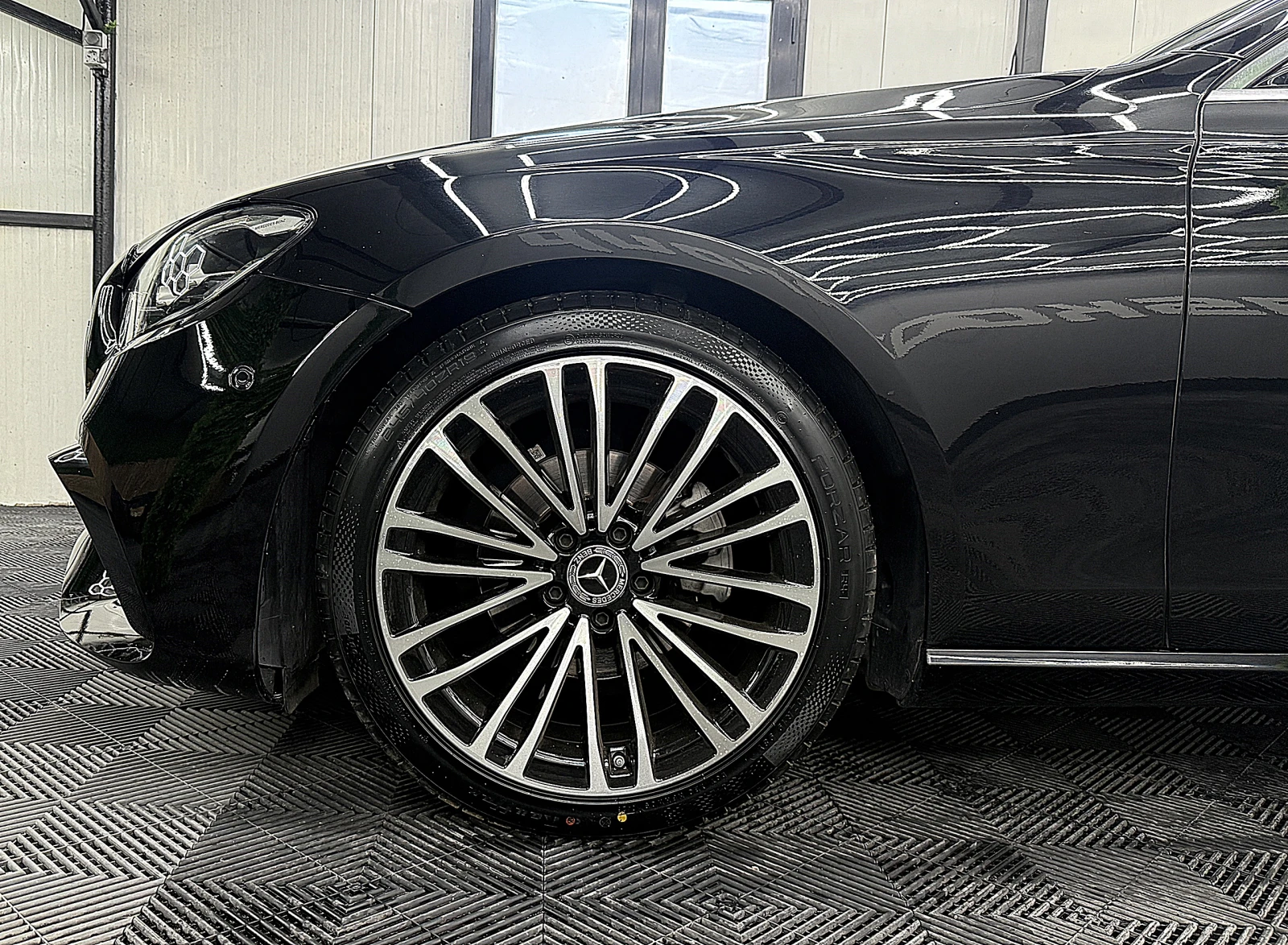Mercedes-Benz E 220 AMG-line/Facelift/DIGITAL/9gt/СОБСТВЕН ЛИЗИНГ, снимка 16 - Автомобили и джипове - 55085410