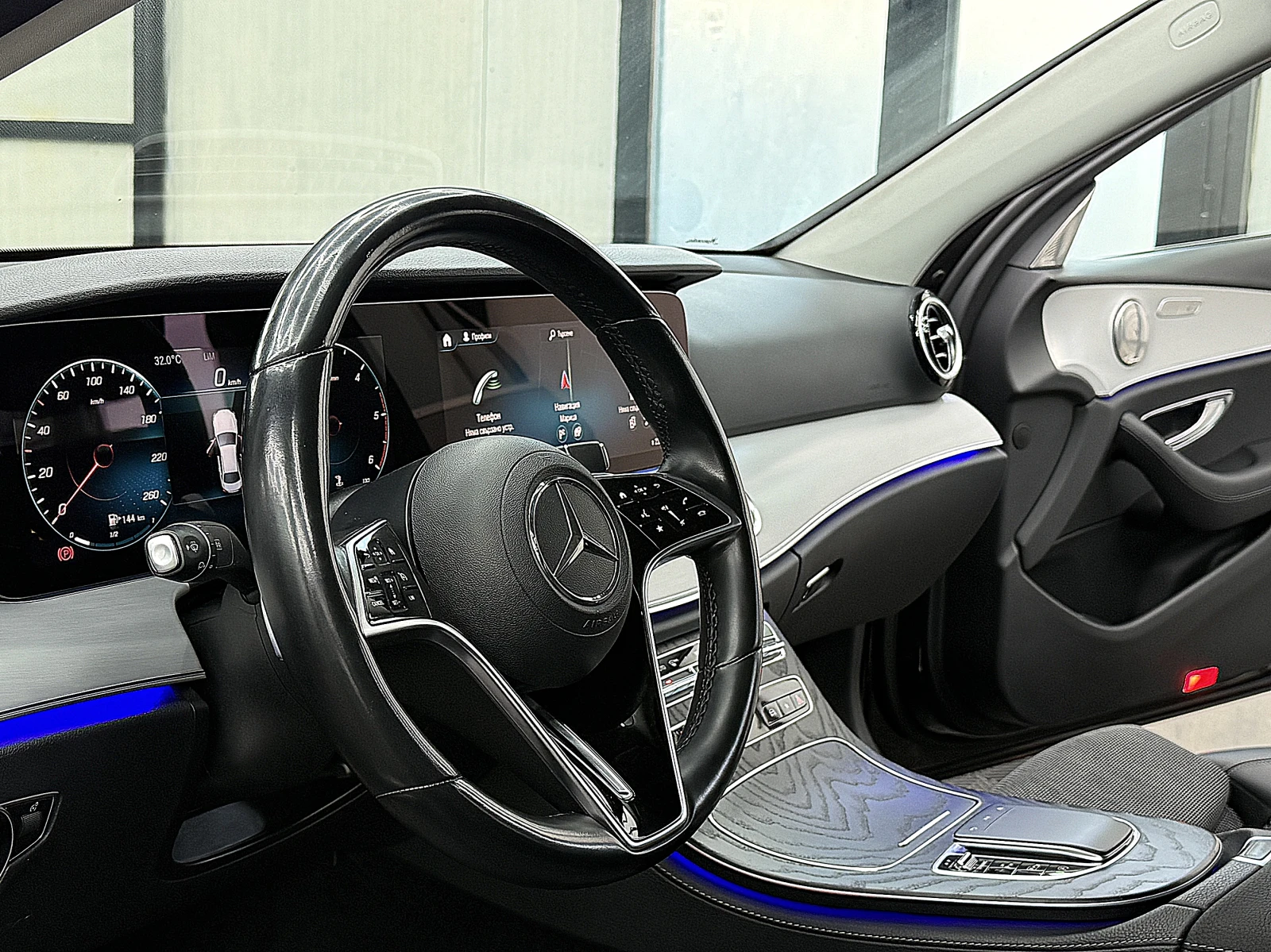 Mercedes-Benz E 220 AMG-line/Facelift/DIGITAL/9gt/СОБСТВЕН ЛИЗИНГ, снимка 13 - Автомобили и джипове - 55085410