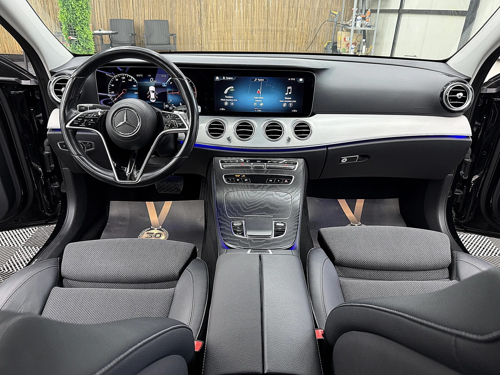 Mercedes-Benz E 220 AMG-line/Facelift/DIGITAL/9gt/СОБСТВЕН ЛИЗИНГ, снимка 14 - Автомобили и джипове - 55085410