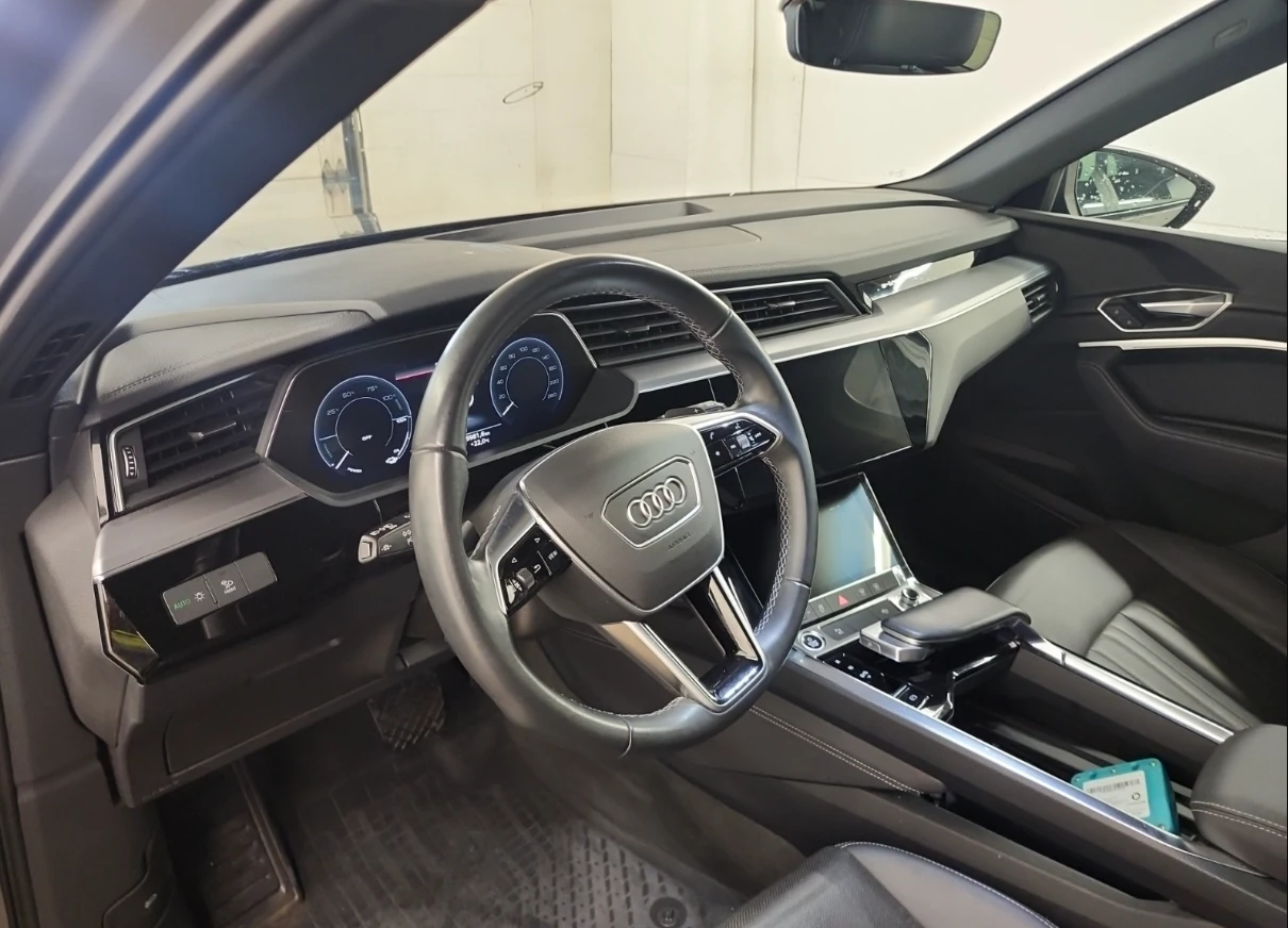 Audi E-Tron S-line* QUATTRO* Black optic* Панорама* Перфектна*, снимка 10 - Автомобили и джипове - 55226307