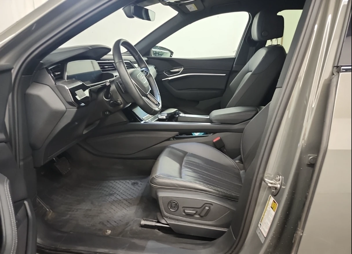 Audi E-Tron S-line* QUATTRO* Black optic* Панорама* Перфектна*, снимка 9 - Автомобили и джипове - 55226307