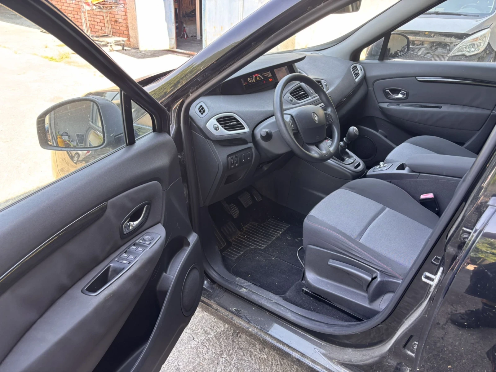 Renault Scenic, снимка 8 - Автомобили и джипове - 55431246