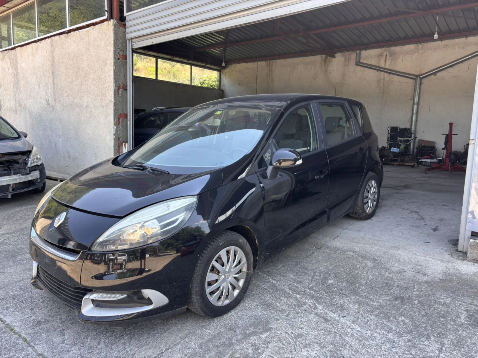 Renault Scenic, снимка 2 - Автомобили и джипове - 55431246