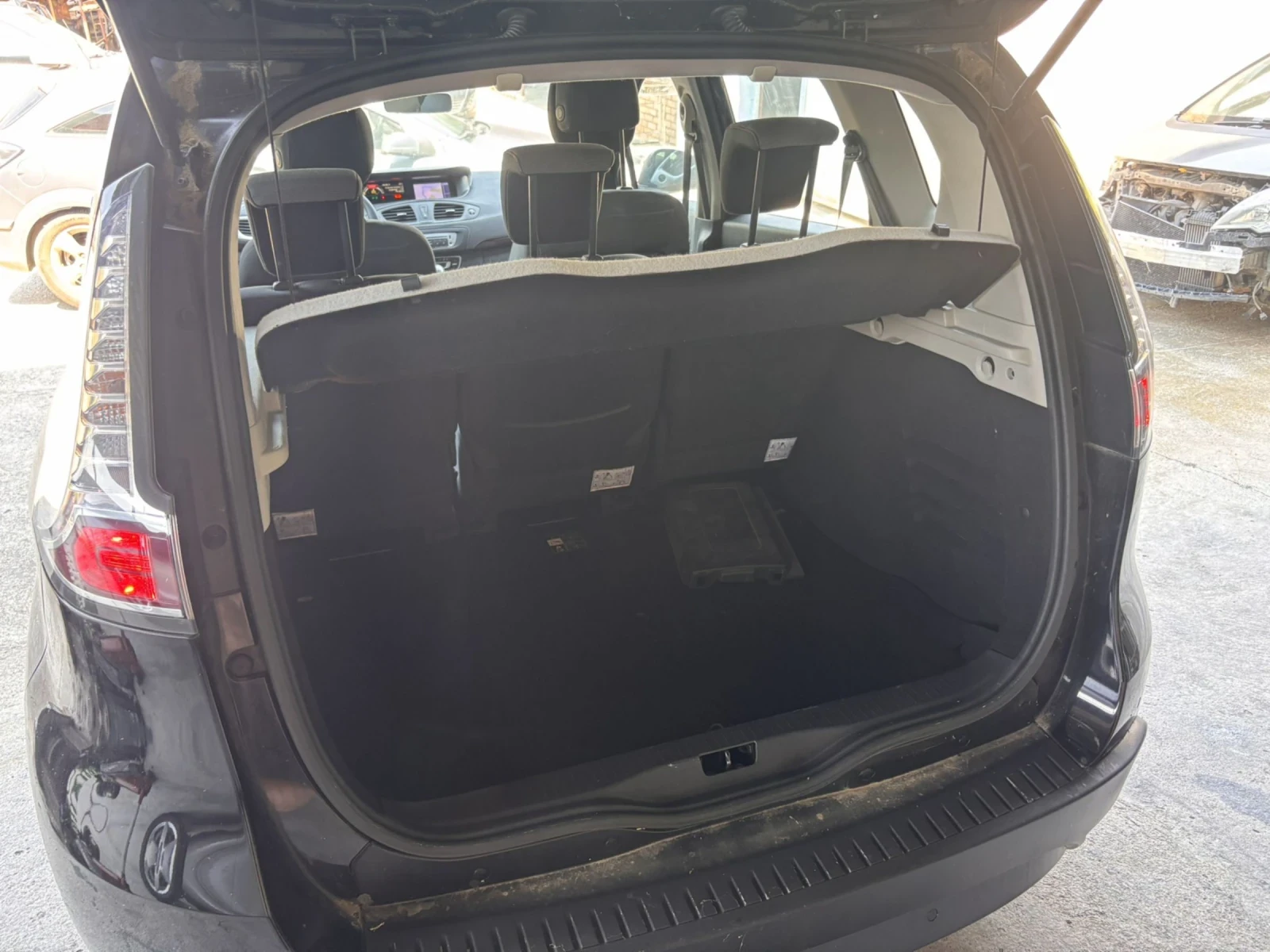 Renault Scenic, снимка 10 - Автомобили и джипове - 55431246