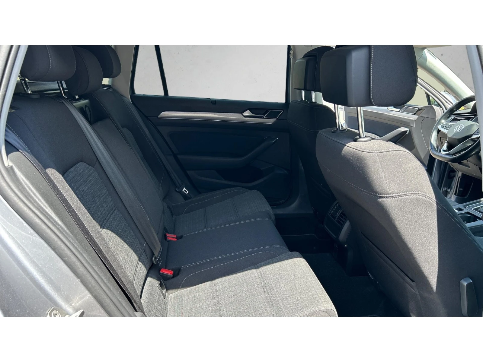 VW Passat 2. 0 TDi DSG SCR, Месечна вноска от 255  , снимка 10 - Автомобили и джипове - 56282285