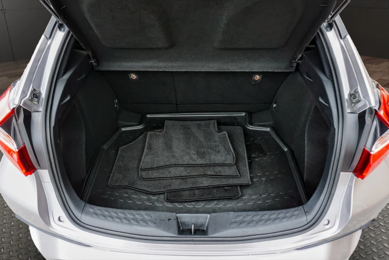 Toyota C-HR 1.8H LOUNGE E-CVT, снимка 15 - Автомобили и джипове - 37785318