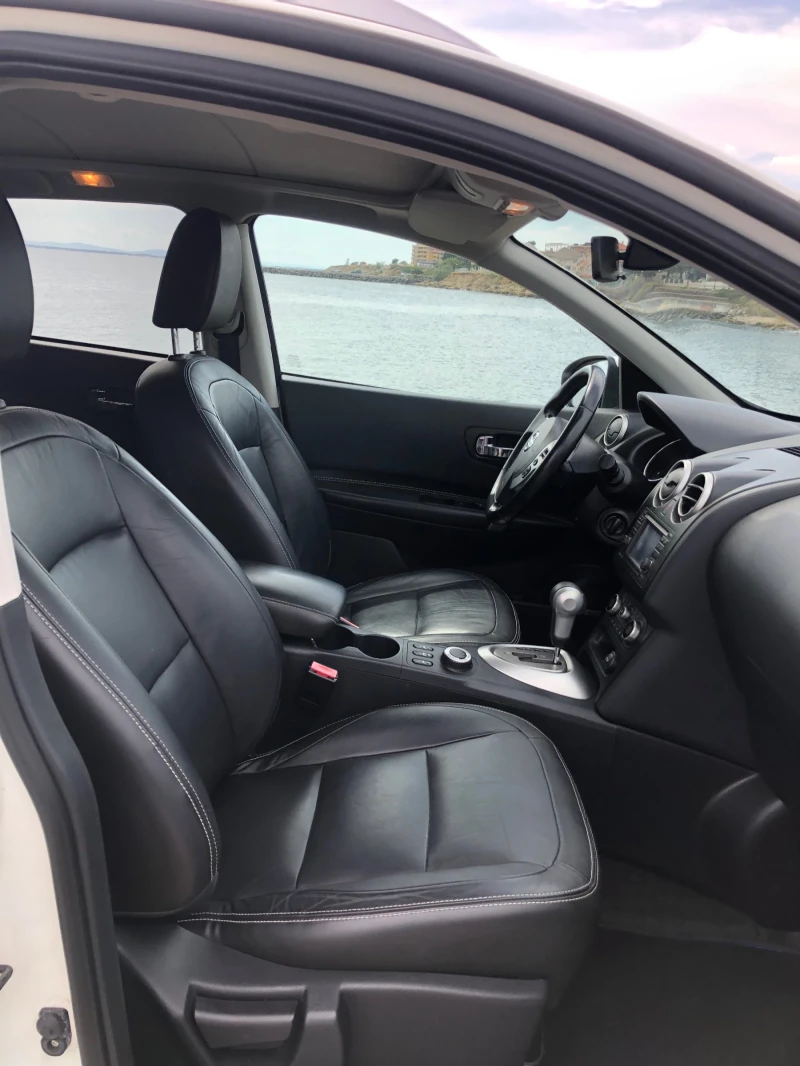 Nissan Qashqai 2.0i 4x4 Automat Full Swiss, снимка 11 - Автомобили и джипове - 47537045