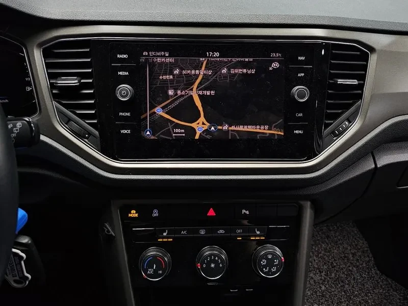 VW T-Roc 2.0 Tdi Style, снимка 13 - Автомобили и джипове - 56497477